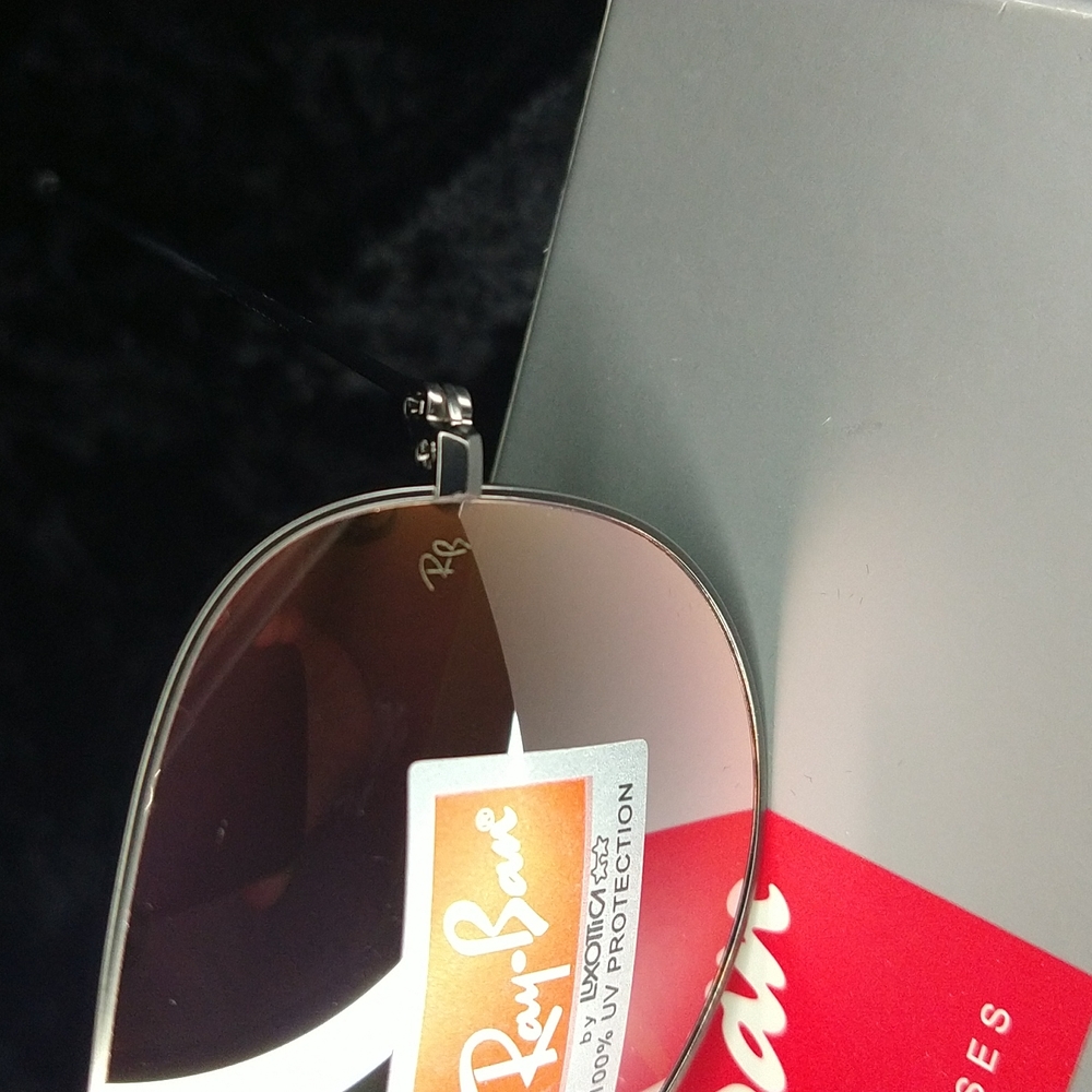 NEW!!!Ray-Ban Aviator Sun Glasses - Picture 3 of 9